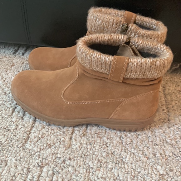 Khombu Women’s Boots - Picture 2 of 3